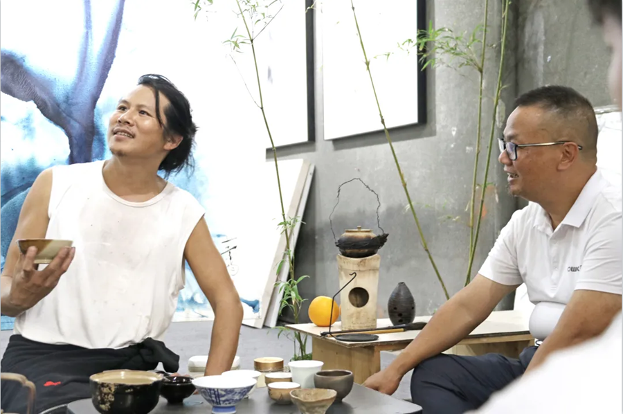CDWK創(chuàng)點(diǎn)·設(shè)計(jì)部的小伙伴們拜訪畫(huà)行者鄭泰均老師